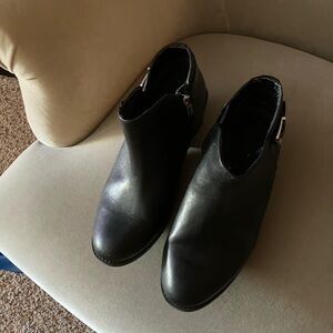 Vionic Jolene Black Ankle Boots 8.5